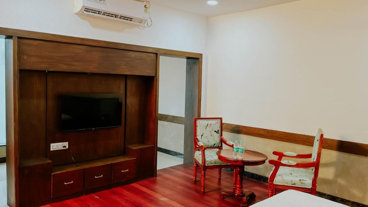 Hotel Tirth By Sonu'S Ujjain Exterior foto