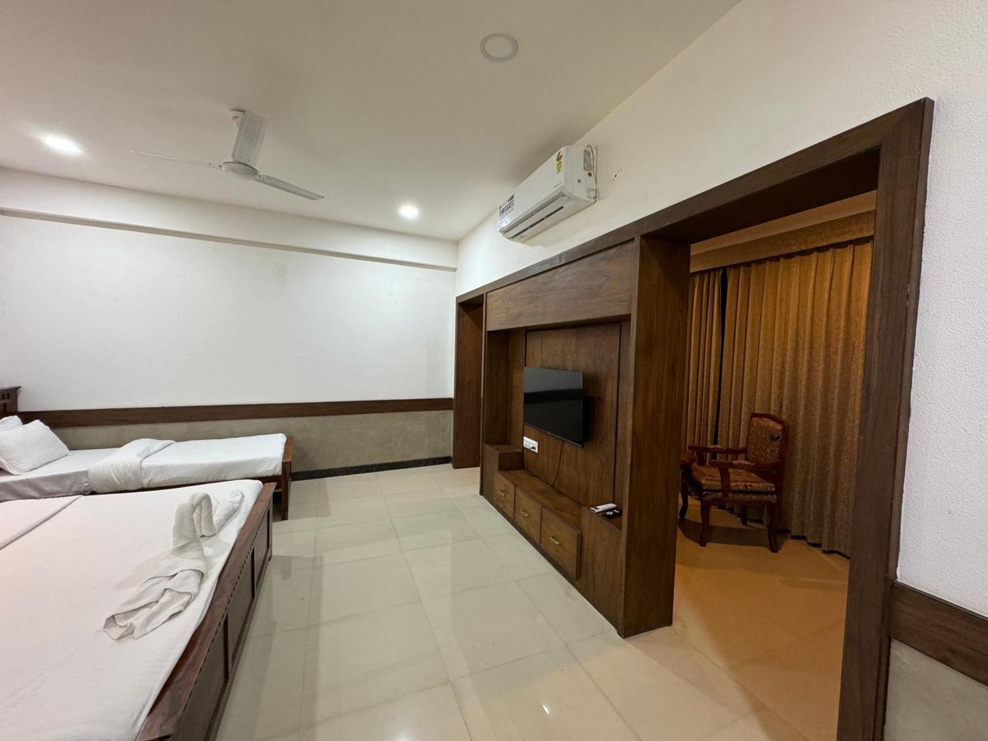 Hotel Tirth By Sonu'S Ujjain Exterior foto