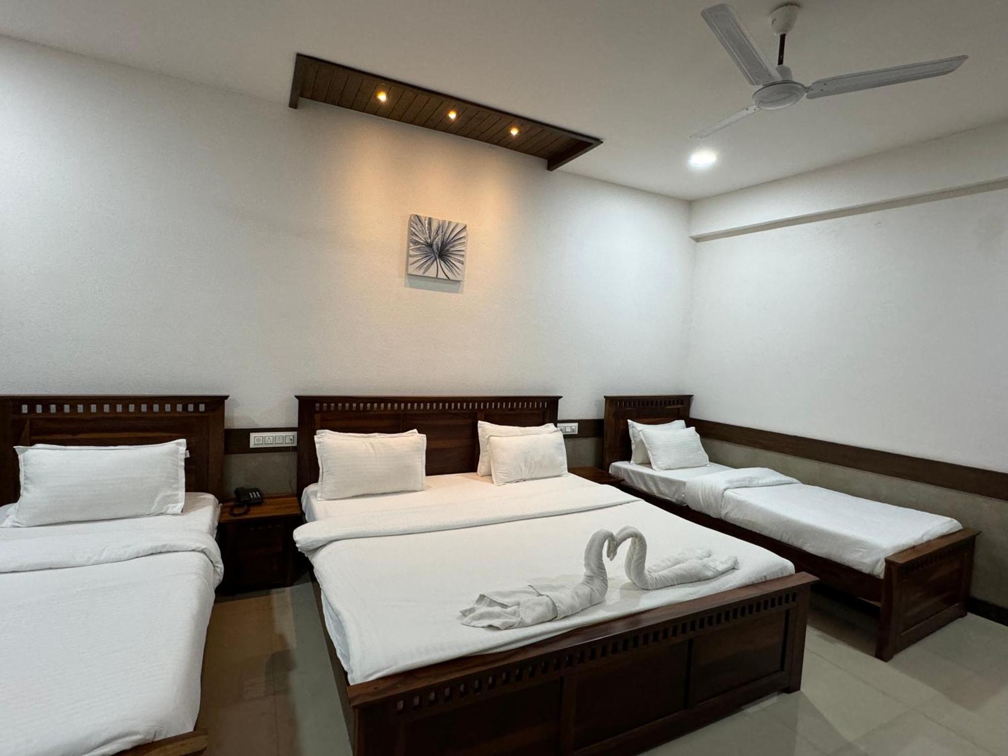 Hotel Tirth By Sonu'S Ujjain Exterior foto